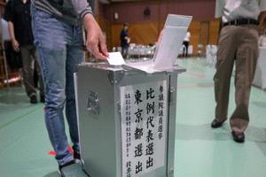 بدء التصويت في انتخابات تشريعية مبكرة باليابان