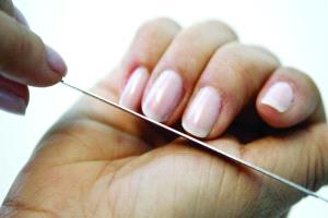 مِبرد الأظافر.. إرشادات لاستخدامه بطريقة صحيحة