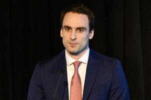 واشنطن ترفض الحوكمة العالمية للذكاء الاصطناعي وتحذر من السيطرة البيروقراطية