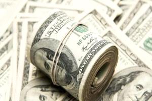 توقعات بتراجع الدولار 10% حال تسريع وتيرة خفض الفائدة