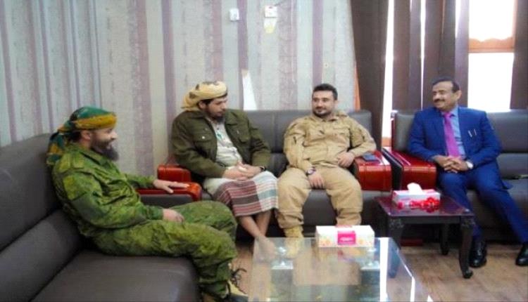 محافظ شبوة يلتقي قيادات قوات العمالقة ويشيد بدورهم في مواجهة الحوثي
