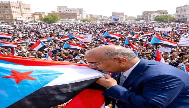 لم تكن القصة صراعا سياسيا… بل قصة قائد حاولوا الغدر به… فتحول إلى أسطورة حية..