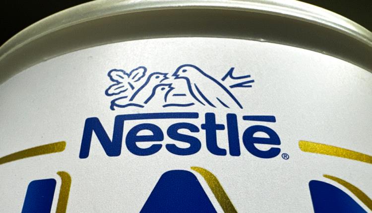 نستله تسحب دفعات من حليب الأطفال عالميا لتلوثها بسمّ قاتل