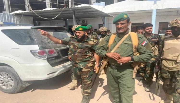 قائد حزام عدن يزور وحدة حماية الأراضي في العاصمة