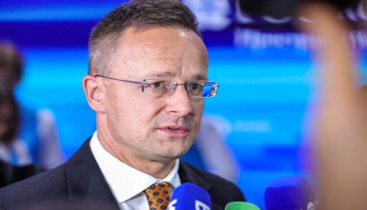 سيارتو: فرنسا وبريطانيا تخاطران بإثارة الحرب مع روسيا