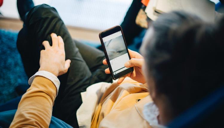 خبير مصري يحذر: لا تصطحبوا الهاتف إلى غرفة النوم ودورة المياه