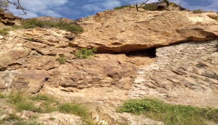 مشايخ حمادة يحذّرون من كارثة إنسانية وشيكة في جبل الهَجر بعد الغارات السعودية على الضالع
