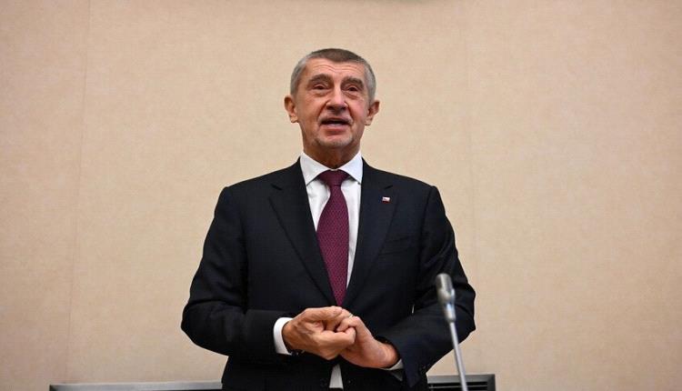 رئيس وزراء التشيك: الحكومة السابقة خصصت سرا 700 مليون يورو لشراء أسلحة للقوات الأوكرانية