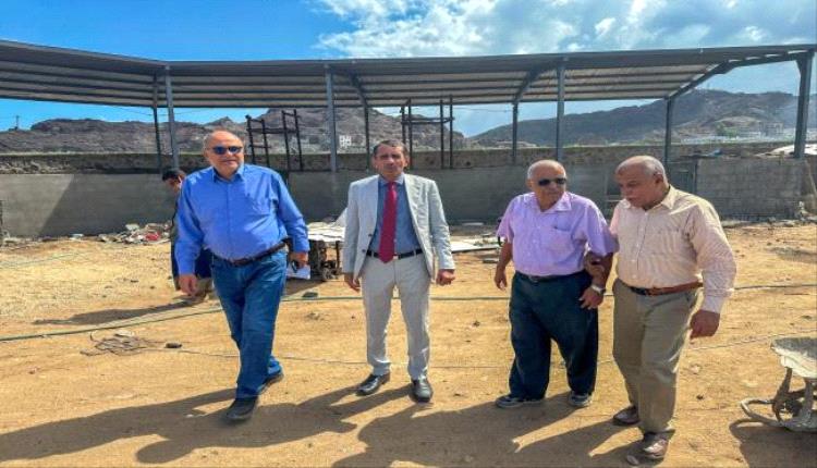 وكيل وزارة الزراعة يتفقد مشروع إعادة تأهيل المحجر البيطري بالعاصمة عدن
