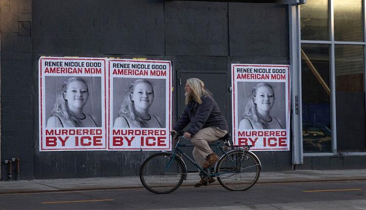 السلطات الأمريكية تستبعد فتح تحقيق جنائي في مقتل امرأة على يد عنصر من الهجرة