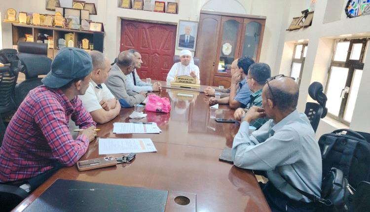 بتكليف من الوزير السقطري 

 وفد وزارة الزراعة يلتقي وكيل محافظة سقطرى لبحث أوضاع القطاع الزراعي والبيطري