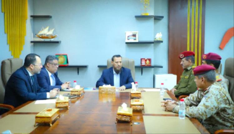 محافظ عدن يناقش إعادة تموضع القوات العسكرية لتعزيز الأمن والاستقرار

 