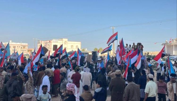 بدء توافد الحشود إلى ساحة الغيضة للمشاركة بمليونية الثبات..