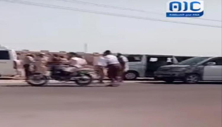 حاجز أمني يمنع أبناء الديس الشرقية من المشاركة بمليونية المكلا..