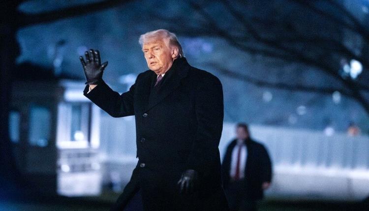 البيت الأبيض ينشر صورة لترامب مع بطريق يحمل العلم الأمريكي في غرينلاند