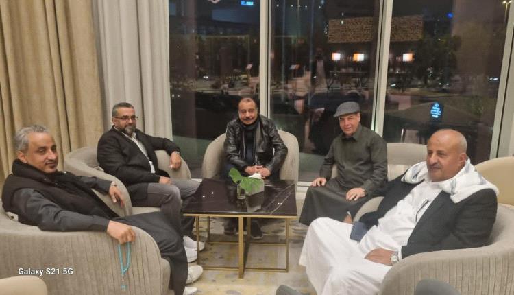 اللواء بن بريك يلتقي بشخصيات اجتماعية وقبلية جنوبية في الرياض..