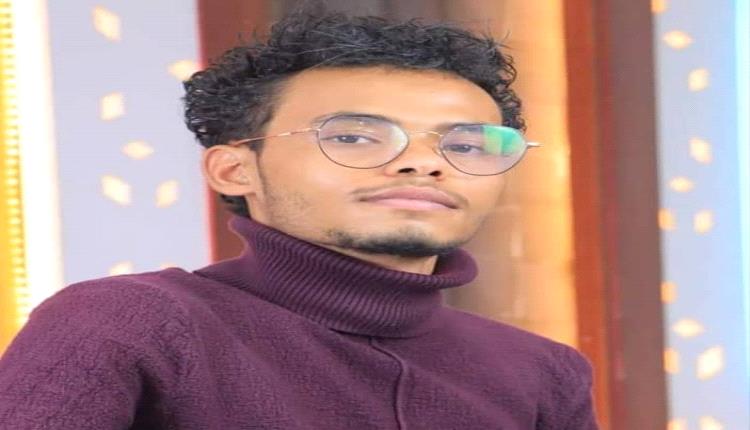 بائع الماء  طفلٌ يحمل خريطة بلدٍ منهك تحت أظافره