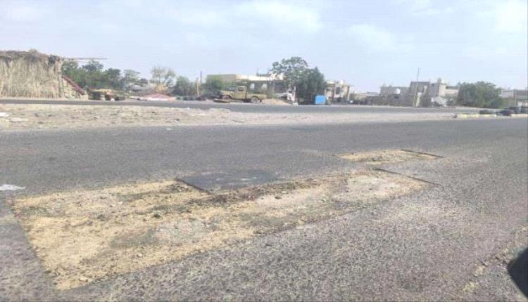 لحج..تواصل أعمال قص الإسفلت ضمن مشروع ترميم الحفر
