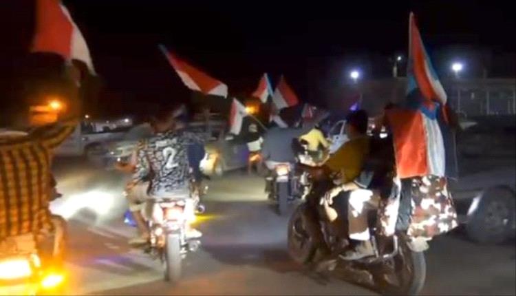 مسيرة جماهيرية في القطن تؤكد الاصطفاف حول الرئيس الزُبيدي