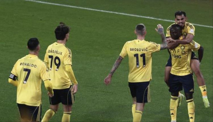 النصر يهزم الخلود بثلاثية ويقترب من صدارة الدوري السعودي