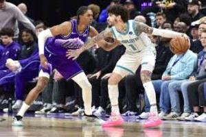 كنوبل يسجل ثماني رميات ثلاثية في فوز هورنتس على مافريكس