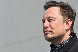 مؤرخ روسي: خطط إيلون ماسك لغزو الفضاء أقرب إلى الخيال حاليا