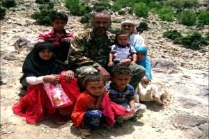  ‏استوقفتني هذه الصورة كثيراً من كان ينتظر رؤية أطفاله يوم العيد في شاهق الجبال