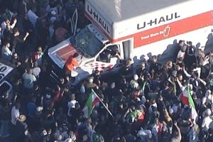 شاحنة تدهس حشدا في لوس أنجلوس أثناء مظاهرة ضد "النظام الإيراني"