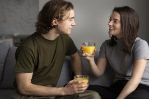 الذكاء يقلل من المشاكل في العلاقة!.. دراسة تكشف الأسرار النفسية للرجال