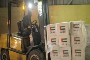 الإمارات.. الفارس الشهم 3 توزع آلاف جالونات المياه على نازحي غزة