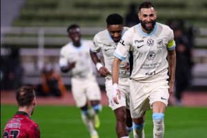 "هاتريك" بنزيما يقود الاتحاد لاكتساح الخلود في الدوري السعودي