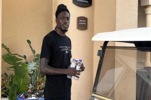 مهاجم الأهلي المصري الجديد يصل القاهرة