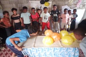 مديرة إدارة المرأة و الطفل بأبين تنفذ أنشطة دعم نفسي للأطفال و النساء في جمعية اللكيدة