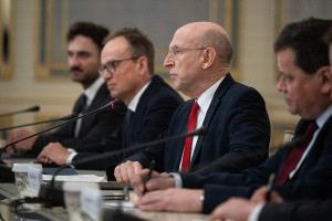 "أحلام مبتذلة للمنحرفين".. زاخاروفا تعلق على  رغبة وزير الدفاع البريطاني في "اختطاف بوتين"