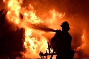 فقدان 5 أشخاص بعد حريق في مصنع أغذية بوسط اليونان