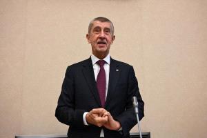 رئيس وزراء التشيك: الحكومة السابقة خصصت سرا 700 مليون يورو لشراء أسلحة للقوات الأوكرانية