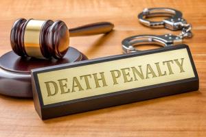 إيران تنفذ حكم الإعدام بحق عنصرين من "داعش" أدينا بتفجير حافلة زوار أربعينية  
