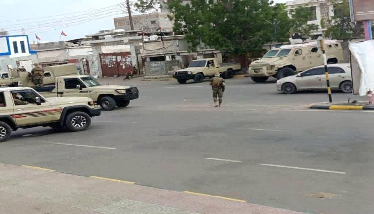 مصدر مسؤول في السلطة المحلية بأبين: إطلاق النار داخل ديوان المحافظة ناتج عن مشادة بين قيادات أمنية