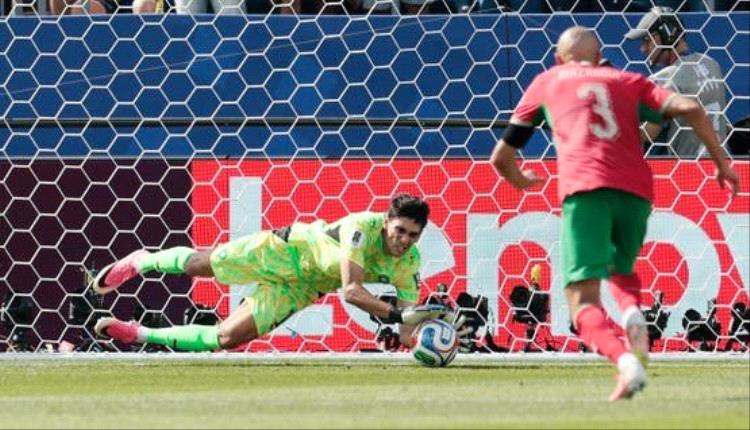 بونو.. أكثر حارس تصدى لركلات جزاء في تاريخ كأس العالم