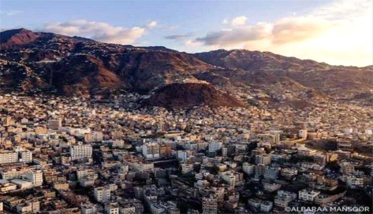 قصف حوثي يستهدف قرية سكنية غرب تعز يخلف إصابات
