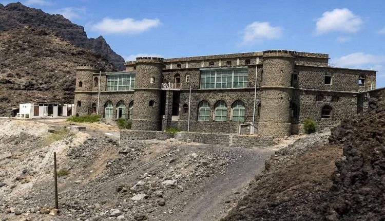 مدرسة أبنا السلاطين.. كانت عبارة عن ثكنة عسكرية...لحراسة مدينة عدن