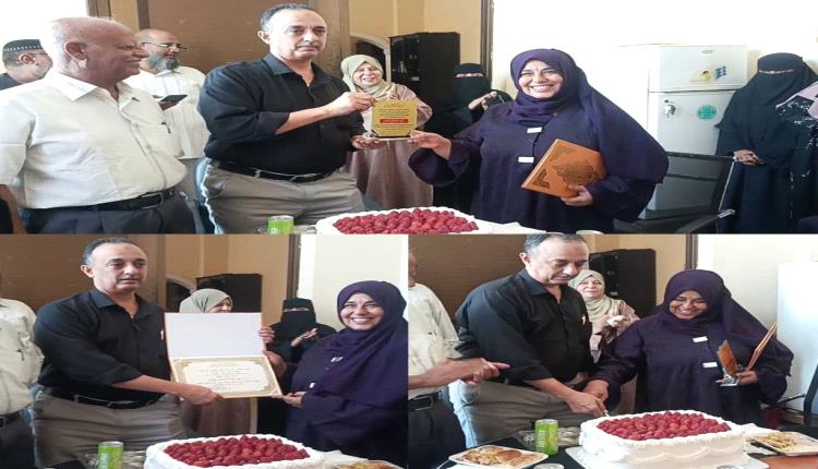 مدير عام مكتب الصحة بعدن يكرم مديره مركز الطوارئ التواليدية بصيرة تقديراً لجهودها المتميزة في نقلة النوعية للمركز