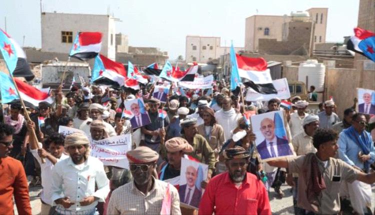 احتشاد جماهيري في سقطرى يؤكد التمسك بالسيادة والقرار الجنوبي ويرفض مشاريع الوصاية
