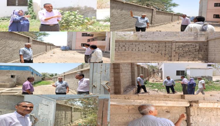أشغال دارسعد وإدارة التربية بالمديرية يتابعا التجهيزات الأخيرة للبدء في إعادة تأهيل وترميم عدد من أسوار المدارس الحكومية