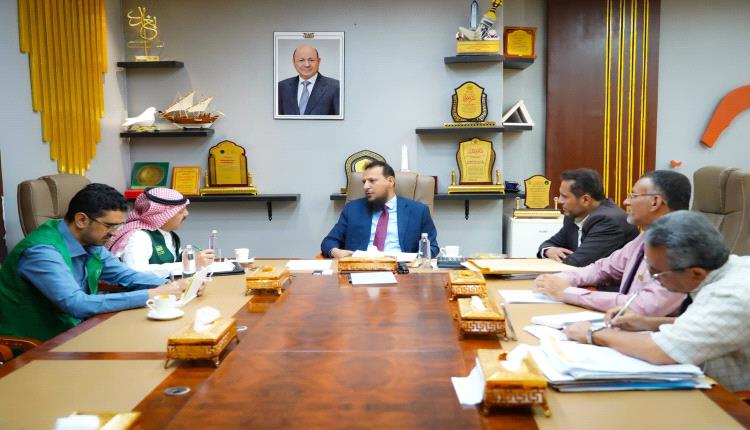 محافظ العاصمة عدن يبحث مع مدير البرنامج السعودي لتنمية وإعمار الي..
