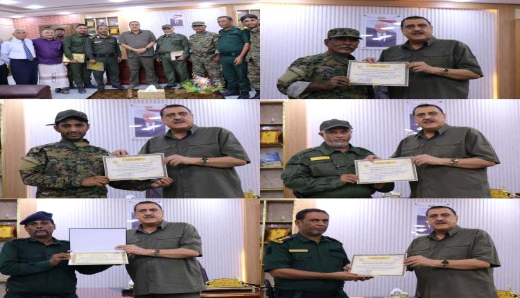 مدير أمن العاصمة عدن يكرّم شرطة المنصورة لنجاحها في كشف وضبط المتهم الرئيسي بسرقة المال العام