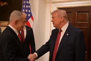 صحيفة: ترامب يتجنب لقاء نتنياهو ويعبر عن استيائه من رئيس الوزراء الإسرائيلي 