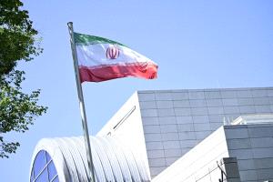 إيران تعلن استدعاء السفير الفرنسي