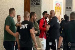 إبراهيم حسن يشتبك مع رجل أمن دفاعاً عن طفل مصري