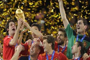 بطل كأس العالم مع إسبانيا يناشد ترامب: أرجوك دعني أحضر النهائي